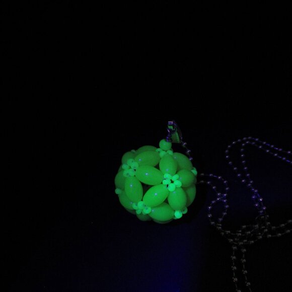 Uranium glass beaded bead - Picture 6 of 12